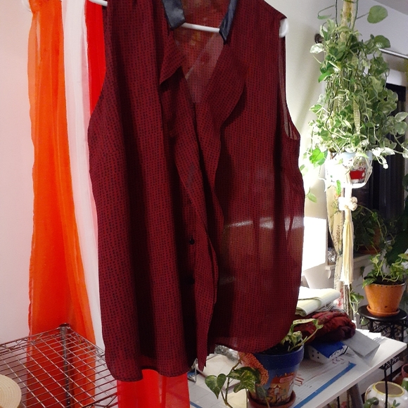 Top/Blouse - Picture 5 of 10